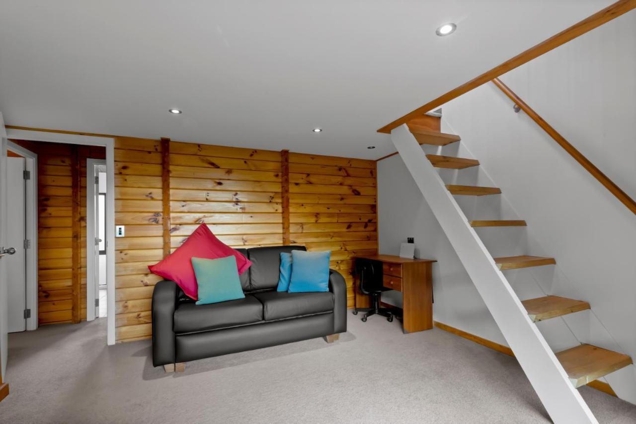 Kereru Cottage, Cosy Log Cabin, Serene Lake & Mountain Views كوينستاون المظهر الخارجي الصورة