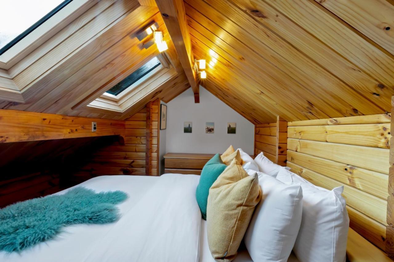Kereru Cottage, Cosy Log Cabin, Serene Lake & Mountain Views كوينستاون المظهر الخارجي الصورة