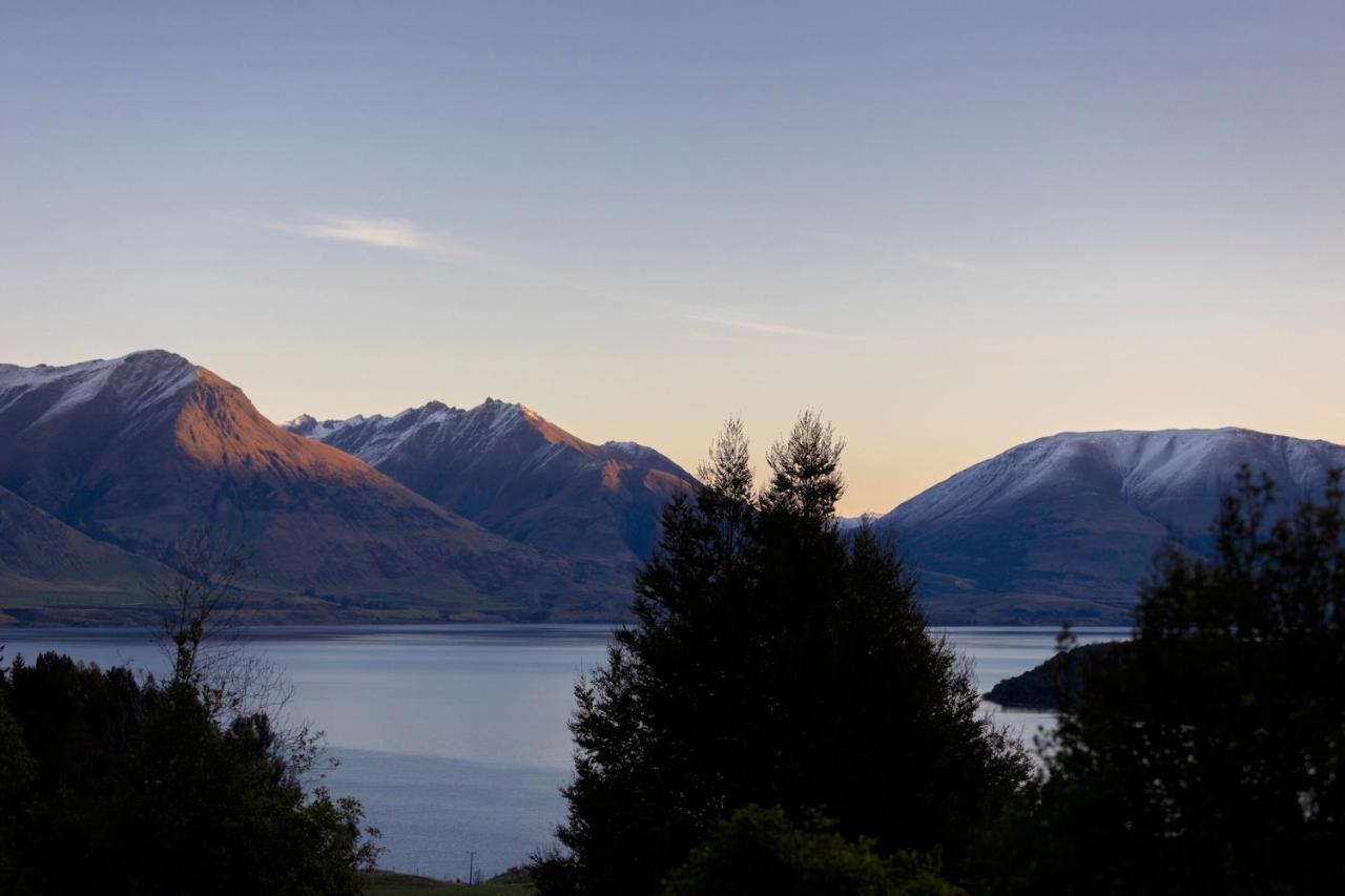 Kereru Cottage, Cosy Log Cabin, Serene Lake & Mountain Views كوينستاون المظهر الخارجي الصورة