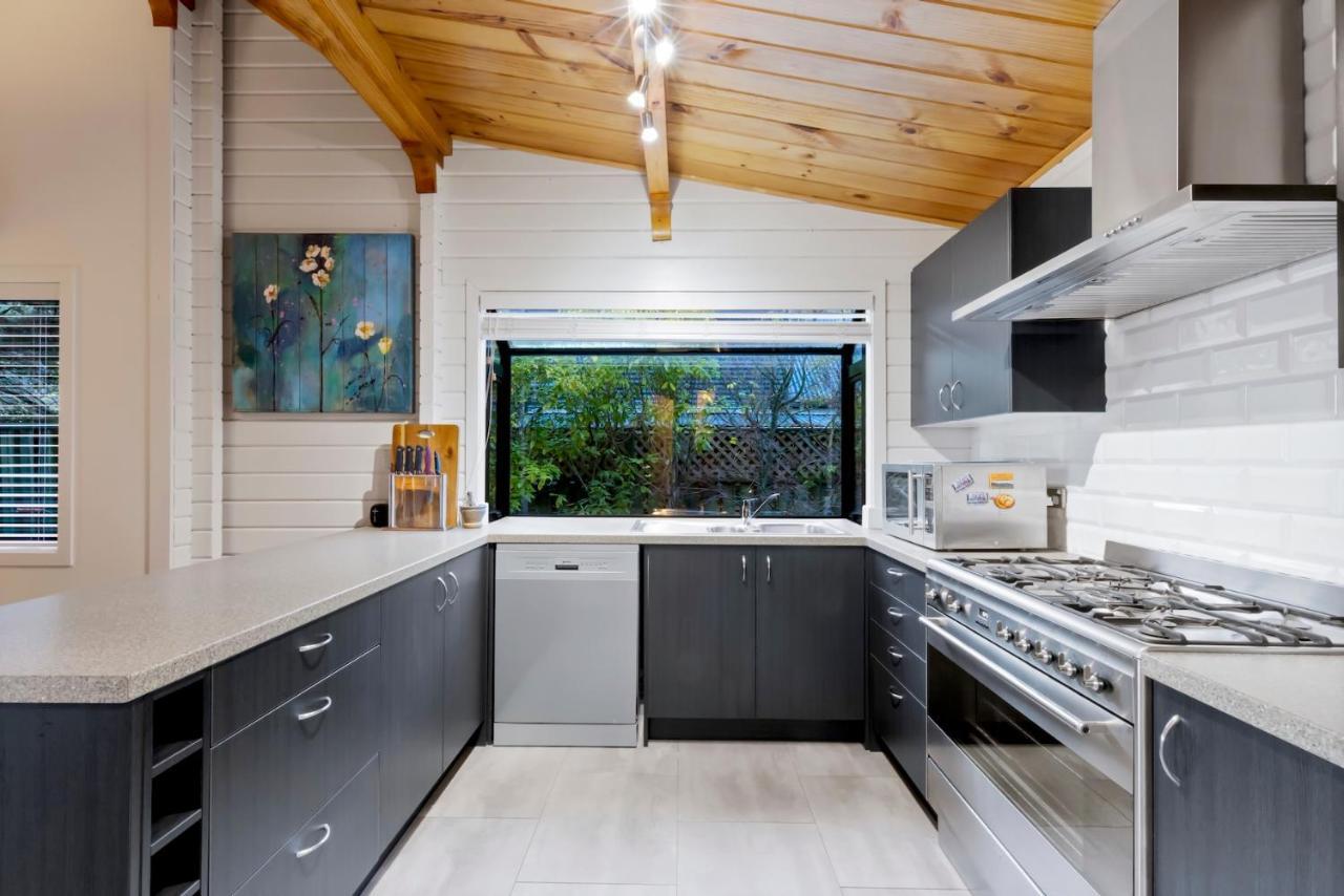 Kereru Cottage, Cosy Log Cabin, Serene Lake & Mountain Views كوينستاون المظهر الخارجي الصورة