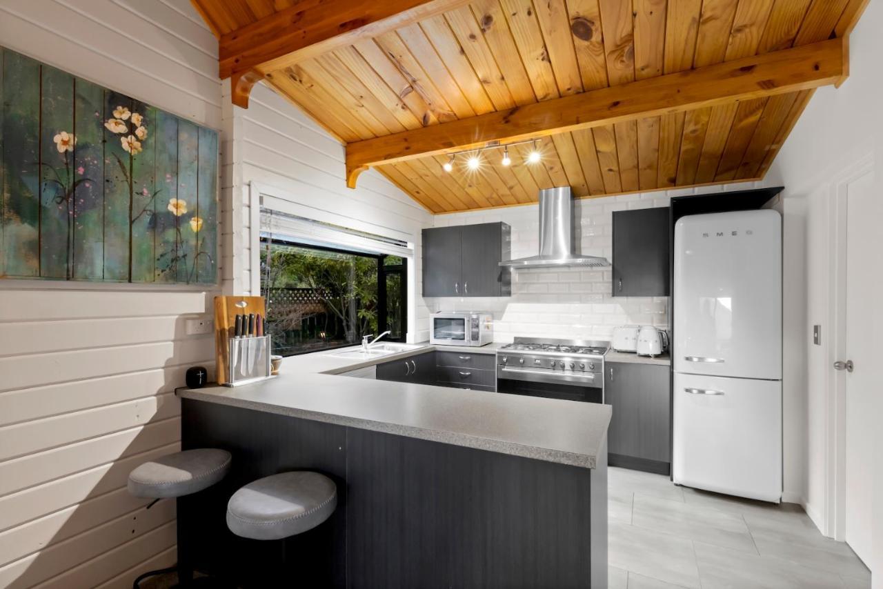 Kereru Cottage, Cosy Log Cabin, Serene Lake & Mountain Views كوينستاون المظهر الخارجي الصورة