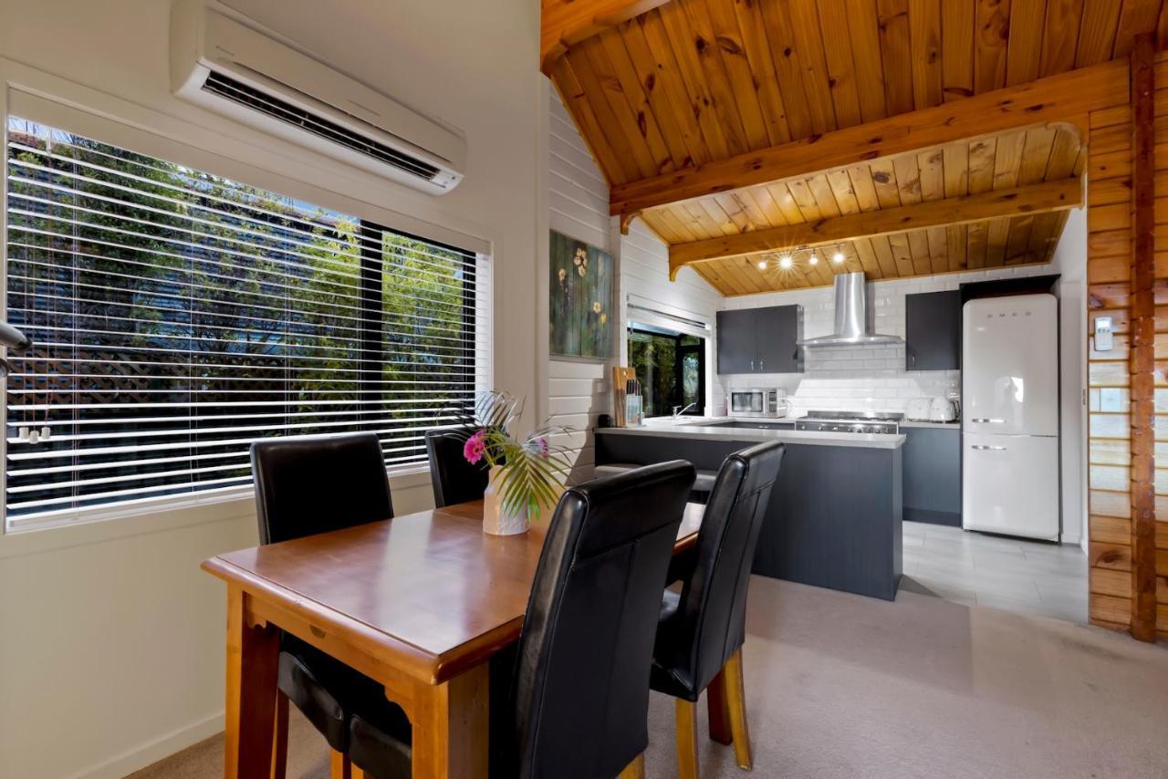 Kereru Cottage, Cosy Log Cabin, Serene Lake & Mountain Views كوينستاون المظهر الخارجي الصورة